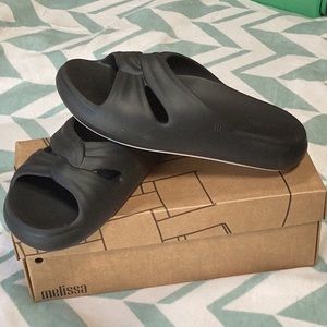 NIB Melissa black free slide sandals women’s 7